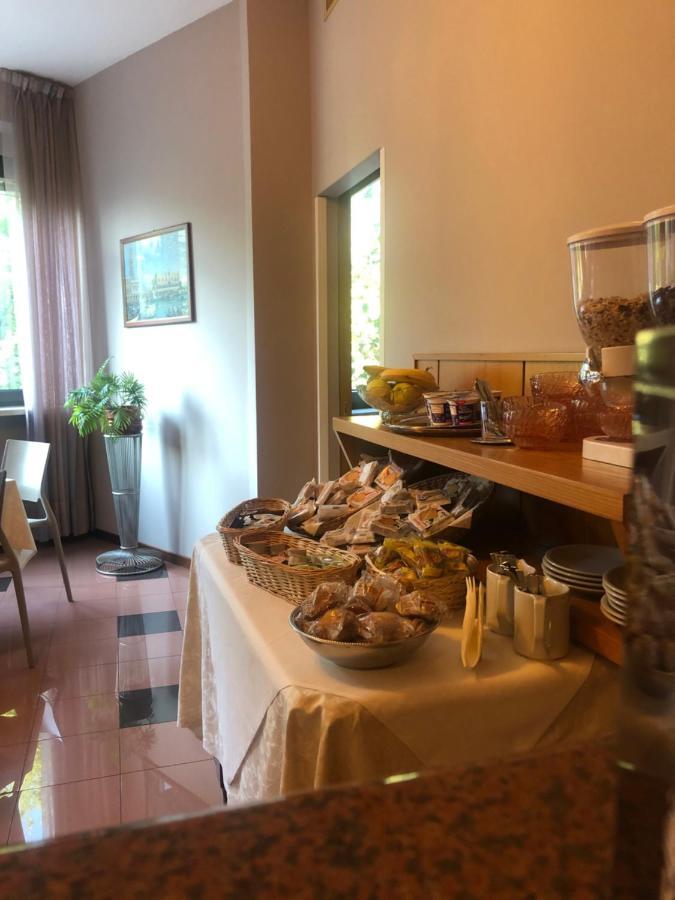 Albergo Casa Dell'Ospite 브레시아 외부 사진